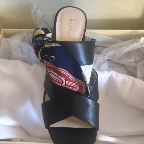 Bettye Muller 7.5 never worn open toed leather mule with silk tie with 3” heel - Picture 3 of 8